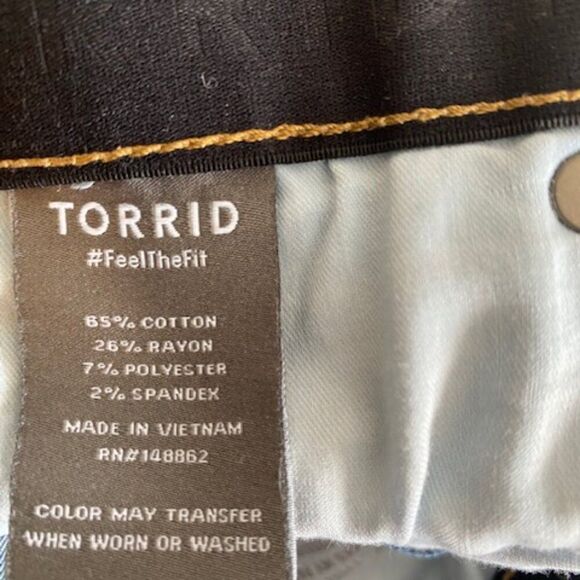 Torrid Premium Stretch 5 pocket Sky High Skinny jeans, size 26R - Picture 4 of 4